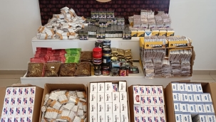 Konya polisinden kaçakçılara darbe! Binlerce gümrük kaçağı ürün ele geçirildi 