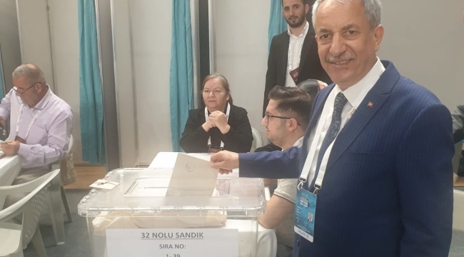 BAŞKAN AKKAYA ,KONGREDE OYUNU KULLANDI. 