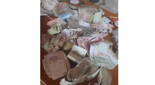 DİLENCİNİN ÜZERİNDEN 24.890 LİRA ÇIKTI 