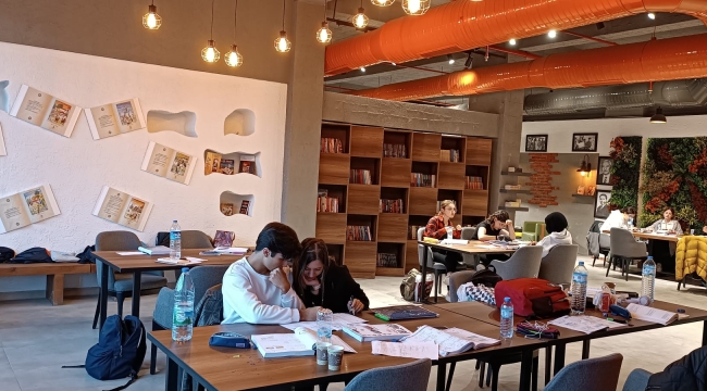 DÖNEMEÇ KİTAP KAFE'YE İLGİ YOĞUN 