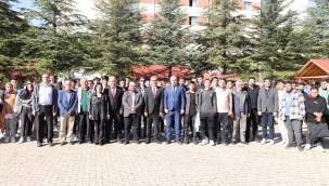 GENÇLERİN BAŞKANI YALÇIN ERTAŞ ÜNİVERSİTE ÖĞRENCİLERİYLE BULUŞTU 