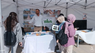 Yeni kayıt yaptıran öğrencilere Akşehir anlatıldı 