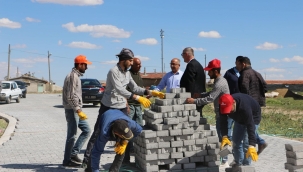 YUNAK'IN DÖRT BİR TARAFINDA PARKE YOL ÇALIŞMALARI SÜRÜYOR 