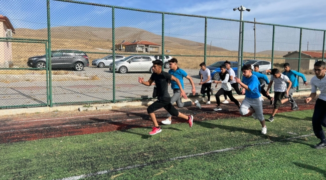 Yunak'ta 100. Yıl Koşusu Yapıldı 