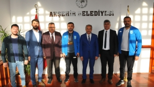 BAŞARILI SPORCUDAN BAŞKAN AKKAYA'YA ZİYARET 