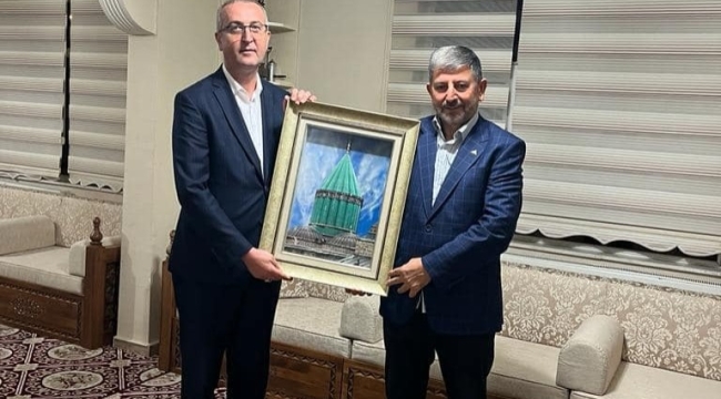 KAHRAMAN'DAN BAŞKAN KONAK'A ZİYARET 