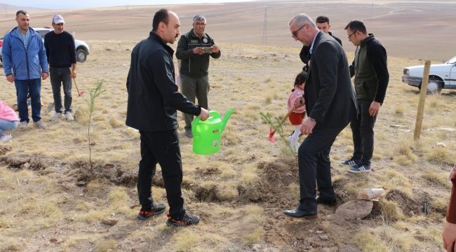 YUNAKLI ŞEHİTLERİN ADINA FİDAN DİKİLDİ 