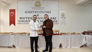 ARİF DURMUŞ'A ANLAMLI PLAKET 