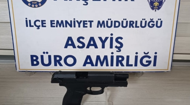 EĞLENCE MEKANINDA RUHSATSIZ SİLAHLA YAKALANDI 