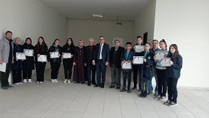 GENÇLERLE BAŞBAŞA KİTAP OKUMA YARIŞMASI'NDA ÖDÜLLER SAHİPLERİNİ BULDU 