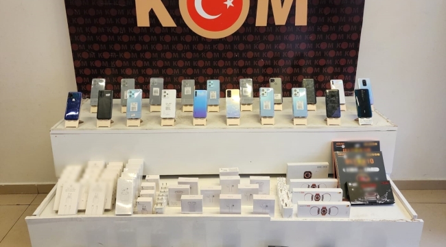 Konya polisinden kaçakçılara operasyon! Milyonlarca liralık kaçak ürün ele geçirildi 