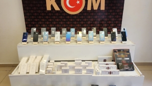 Konya polisinden kaçakçılara operasyon! Milyonlarca liralık kaçak ürün ele geçirildi 