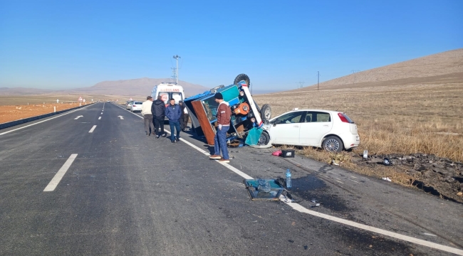 YUNAK AKŞEHİR YOLUNDA TRAFİK KAZASI 