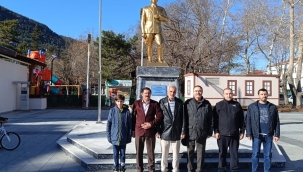 ZAFER PARTİSİ'NDEN 6 ŞEHİT İÇİN 6 KARANFİL 