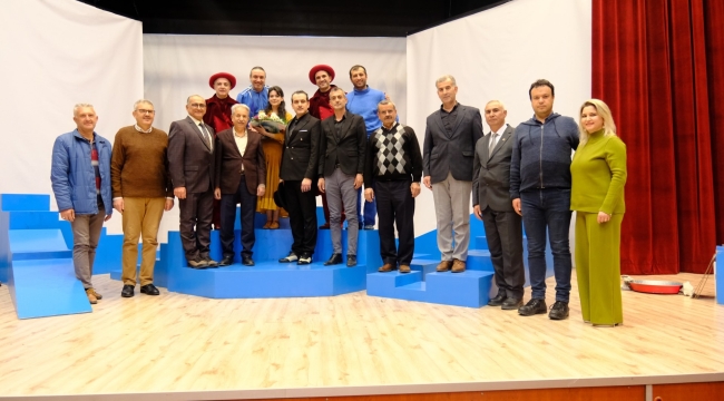 "39 BUÇUK BASAMAK" TİYATROSU AKŞEHİRLİLERDEN TAM NOT ALDI 