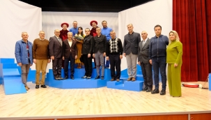 "39 BUÇUK BASAMAK" TİYATROSU AKŞEHİRLİLERDEN TAM NOT ALDI 