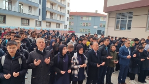 AKŞEHİR'DE ŞEHİTLERİMİZ İCİN SAYGI DURUŞU VE BAYRAK TÖRENİ 