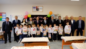 BAŞKAN AKKAYA, MİNİKLERİN KARNE COŞKUSUNU PAYLAŞTI 