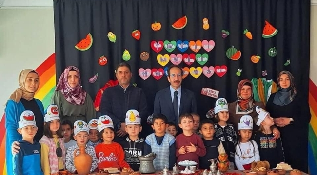 İlçe Müftüsü Ahmet Müjdeci, 4-6 Yaş Kur'an Kurslarını ziyaret etti.