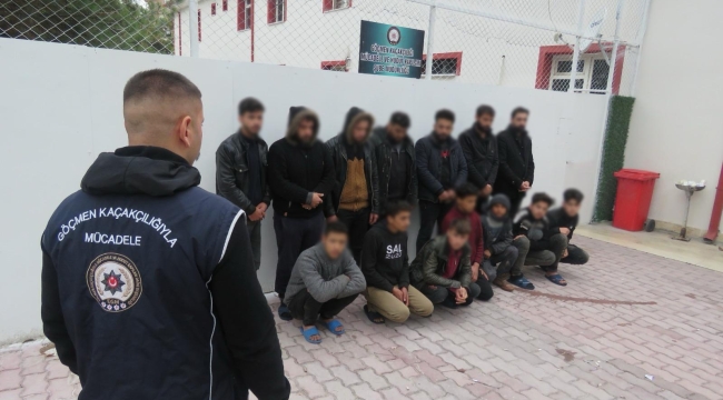 Konya'da durdurulan minibüste 13 kaçak göçmen yakalandı 