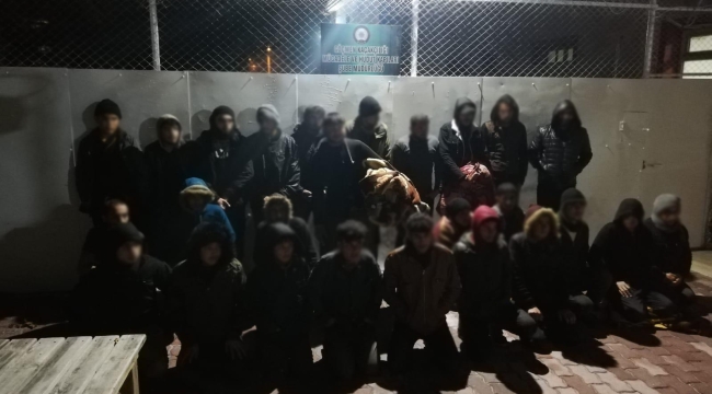 Konya polisin şüphe üzerine durdurduğu araçta çok sayıda kaçak göçmen çıktı 