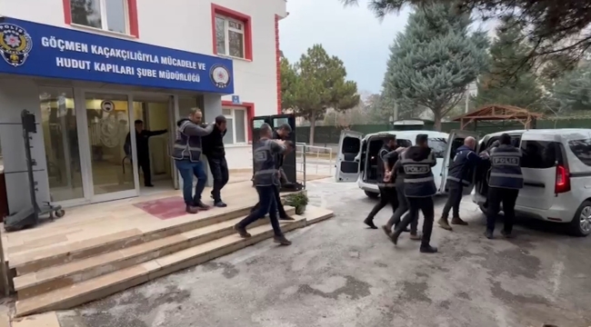 Konya polisinden göçmen kaçakçılarına operasyon 