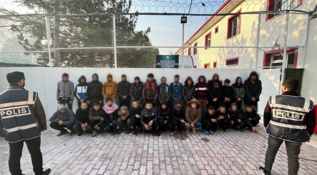 Konya polisinden kaçak göçmen operasyonu! 35 kişi yakalandı 