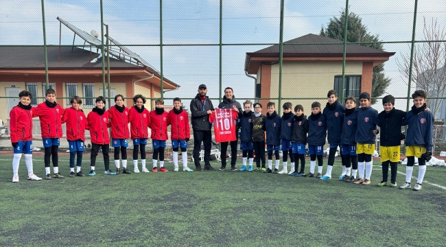 EMRE ERDOĞAN'DAN AKŞEHİR MARTI SPOR'A ZİYARET 