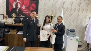 Jandarma'dan resim yarışmasında dereceye giren öğrencilere ödül