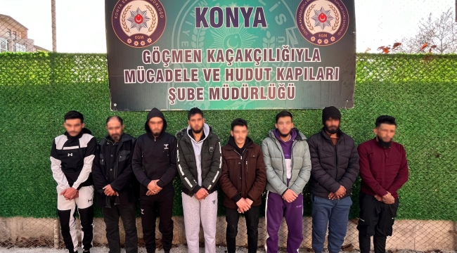 Konya'da iki araçta 13 düzensiz göçmen yakalandı  