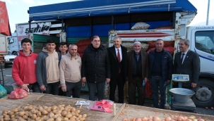 BAŞKAN ADAYI KAHRAMAN PERŞEMBE PAZARINDA VATANDAŞLARLA BULUŞTU
