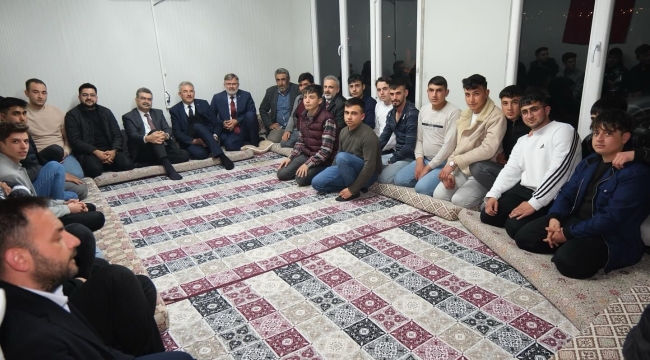 BAŞKAN ADAYI KAHRAMAN VE MİLLETVEKİLİ ORHAN ERDEM EV ZİYARETLERİNDE BULUNDU. 