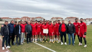 BAŞKAN DOLMACI'DAN FUTBOLCULARA İKRAM 
