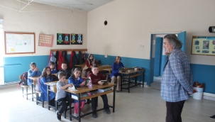 YAZAR BÜLENT KESKİN ,YAVAŞLI İLKOKULUNDA ÖĞRENCİLERLE BULUŞTU 
