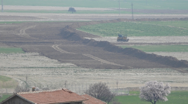 YUNAK EMİRDAĞ-ESKİŞEHİR BAĞLANTI YOL  ÇALIŞMALARI BAŞLADI 