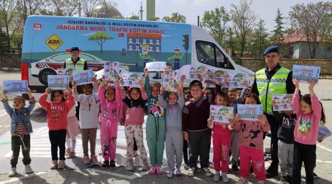 Jandarma'dan Bin 222 öğrenciye trafik eğitimi