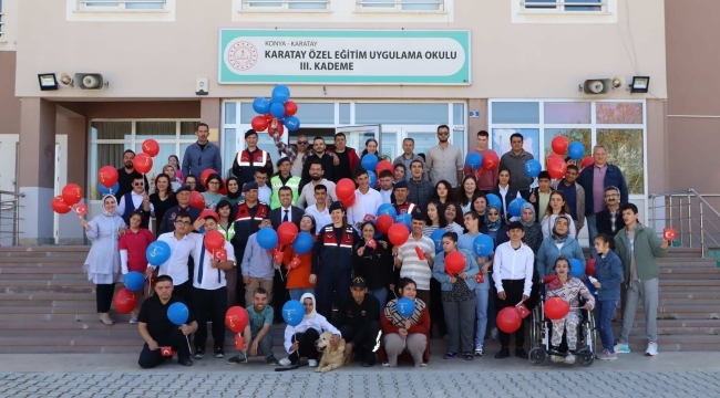 Jandarma'dan özel çocuklara ziyaret