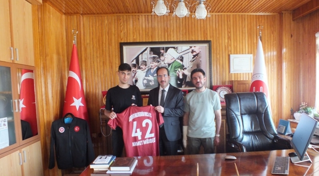 Üniversiteli Öğrencilerden Müftü Müjdeci'ye Ziyaret