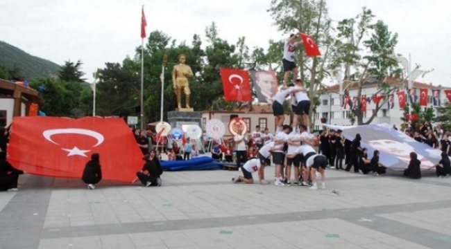 AKŞEHİR'DE 19 MAYIS COŞKUYLA KUTLANDI 