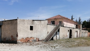 Gölçayır Meyve Alım Hal Binasının Durumu İçler Acısı 