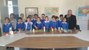 HÜSEYİN TEKİNER İLKOKULU ÖĞRENCİLERİNDEN ''ATIK ÜRÜNLERDEN YAPAY ÇEVRE SERGİSİ'' 