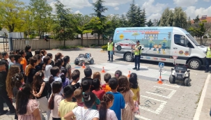 Jandarmadan öğrencilere ve sürücülere trafik eğitimi 