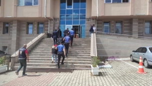 YUNAK'DA MOTOSİKLET HIRSIZLARI TUTUKLANDI 