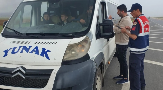 YUNAK'TA SERVİS ARAÇLARI DENETLENDİ 