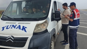 YUNAK'TA SERVİS ARAÇLARI DENETLENDİ 