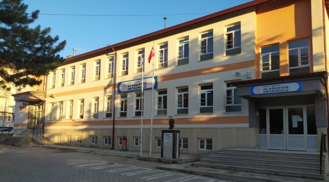 24 Ağustos Ortaokulu Yabancı Dil Sınıfı ve Ana Sınıfına yeni öğrencilerini bekliyor. 