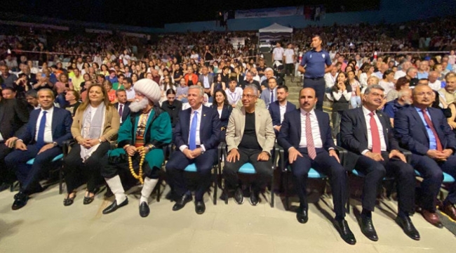 BOZKURT TÜRK'ÜN SEMBOLÜDÜR ! 