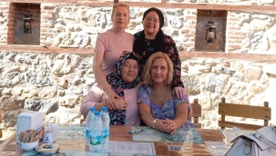 DOSTLAR TAKKASIZLAR KONAĞINDA BULUŞTU 