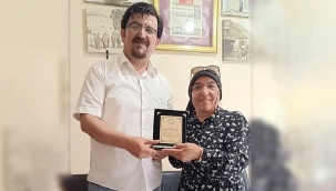 GÖNÜL GÖZÜ DERNEĞİ'NDEN GURBETÇİ HAYIRSEVER AKDOĞAN'A PLAKET 
