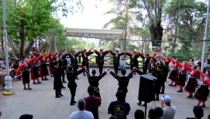 HALK DANSLARI GÖSTERİLERİ İLE KÜLTÜREL ZENGİNLİKLERİMİZ MİSAFİRLERE TANITILDI 